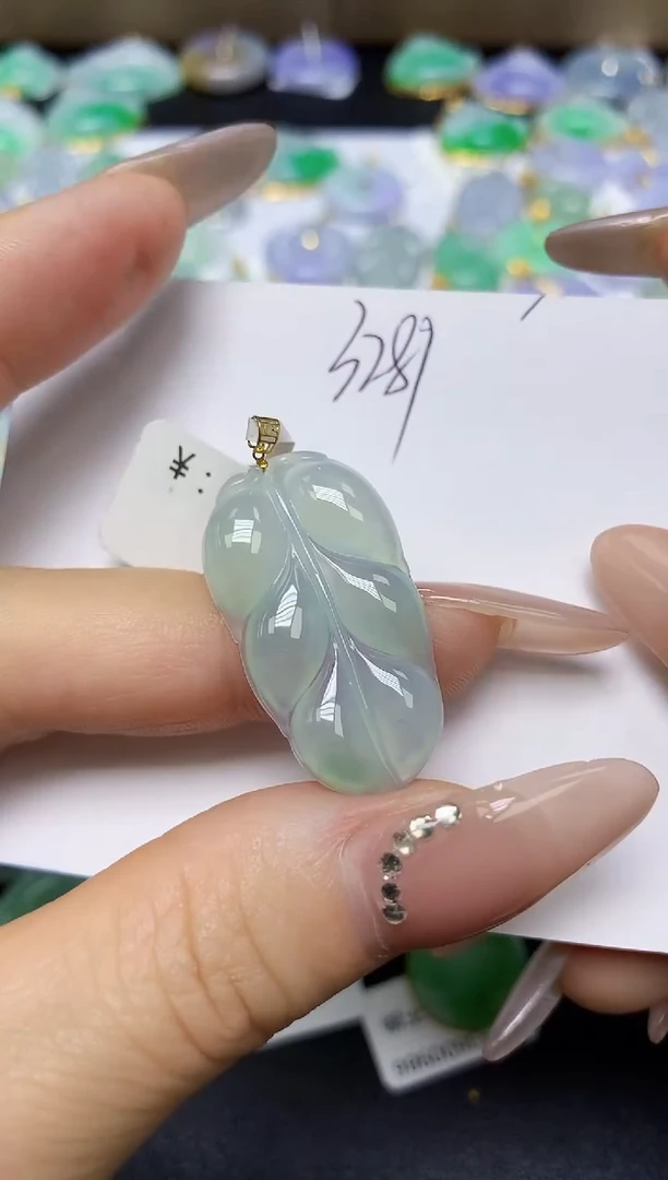 翡翠18K金镶嵌颈饰 天然缅甸翡翠A货