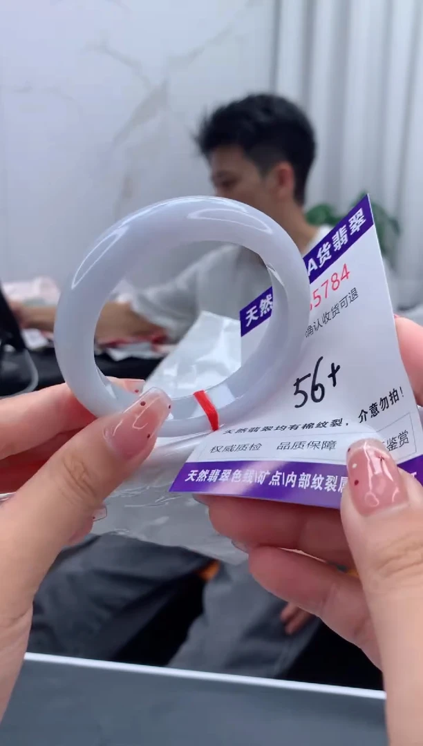 未镶嵌手镯翡翠有纹，完美者勿拍