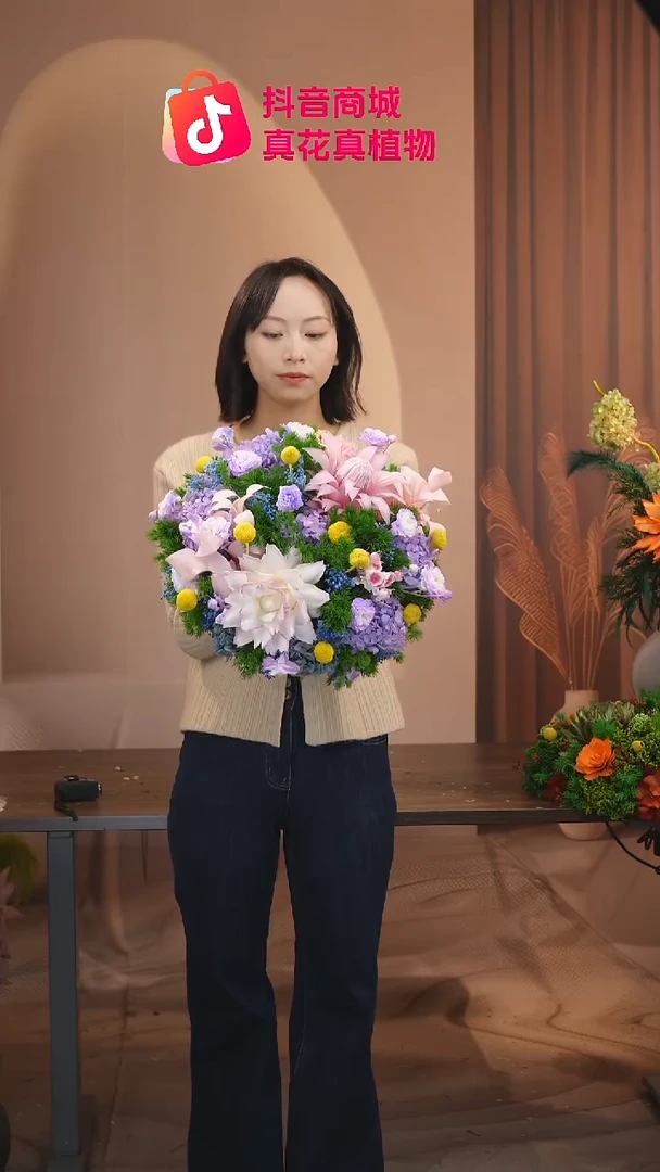 木：         花瓶一个