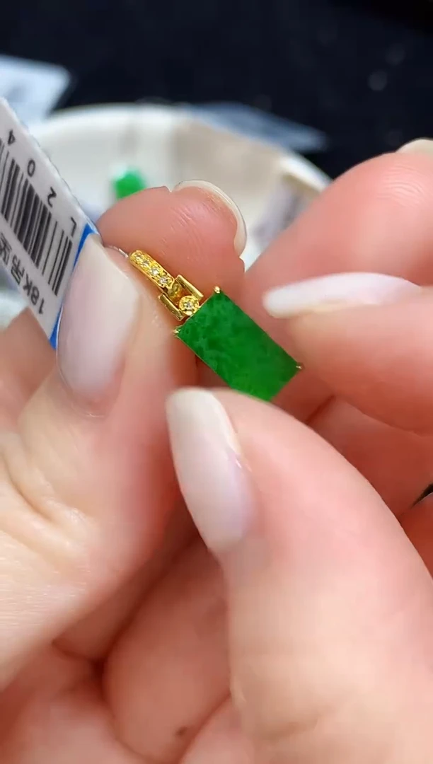 吊坠(不含链)18K金镶嵌翡翠3