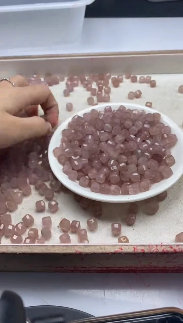 【闪购商品】水晶颈饰未镶嵌w2178草莓晶方块8mm*20颗