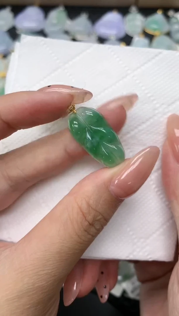 颈饰18K金镶嵌翡翠1111111111