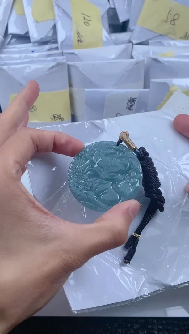 翡翠未镶嵌颈饰
