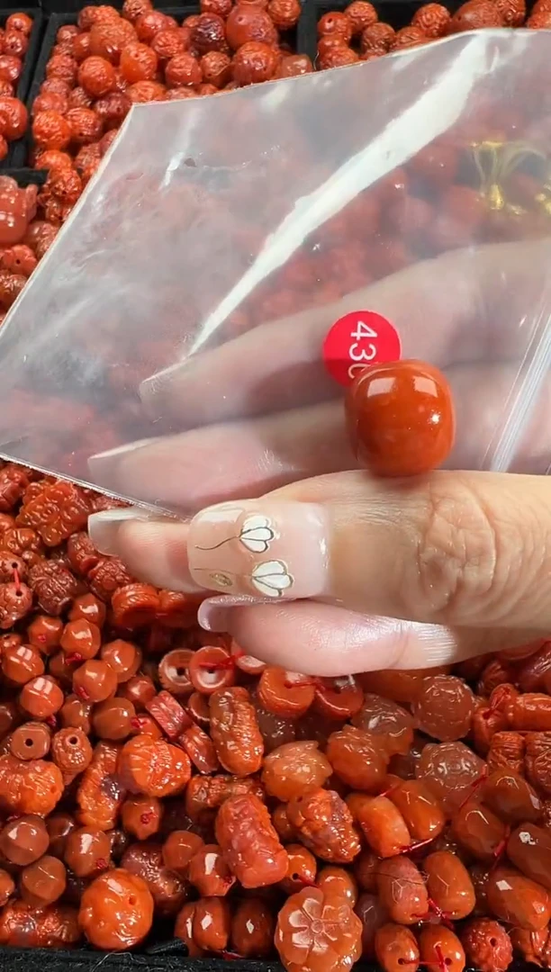 颈饰未镶嵌南红玛瑙1