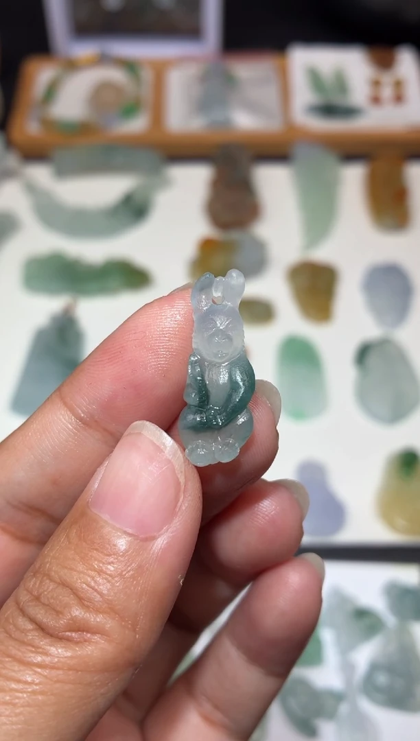 未镶嵌定制翡翠彼得兔