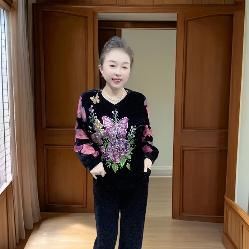 668503丝绒蝴蝶钻v领气质衫