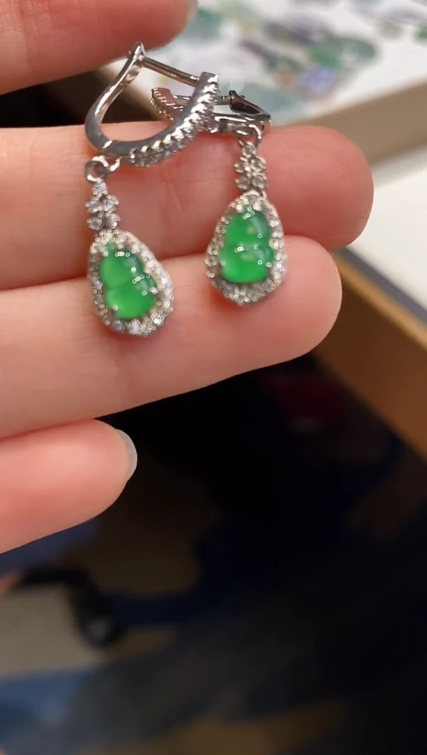 颈饰银S925镶嵌翡翠耳饰