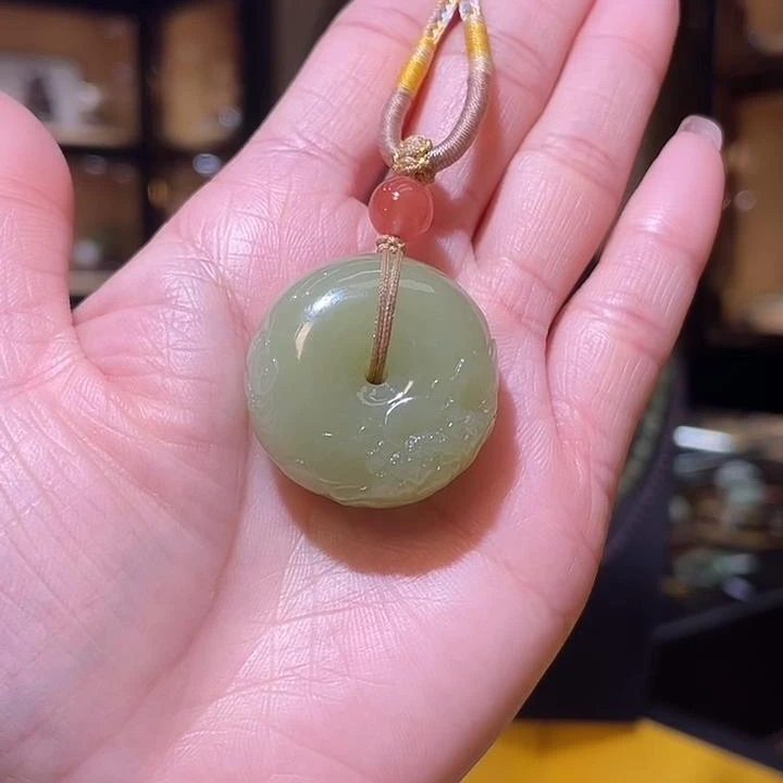 和田玉平安扣吊坠