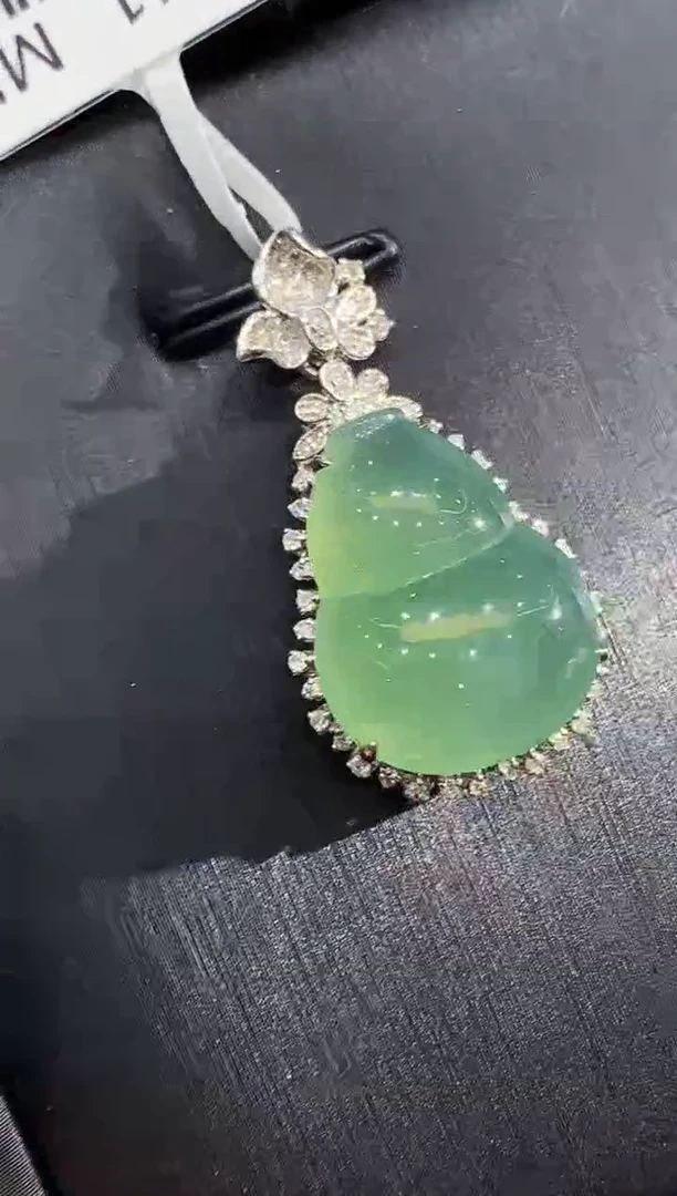 翡翠18K金镶嵌吊坠(不含链)WHX多样性发其一