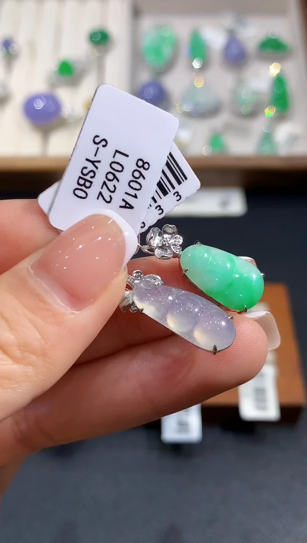 翡翠18K金镶嵌吊坠(不含链)L多样性发其一