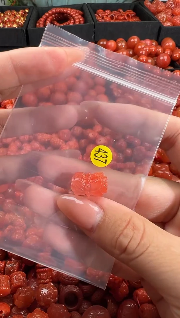 南红玛瑙未镶嵌颈饰1
