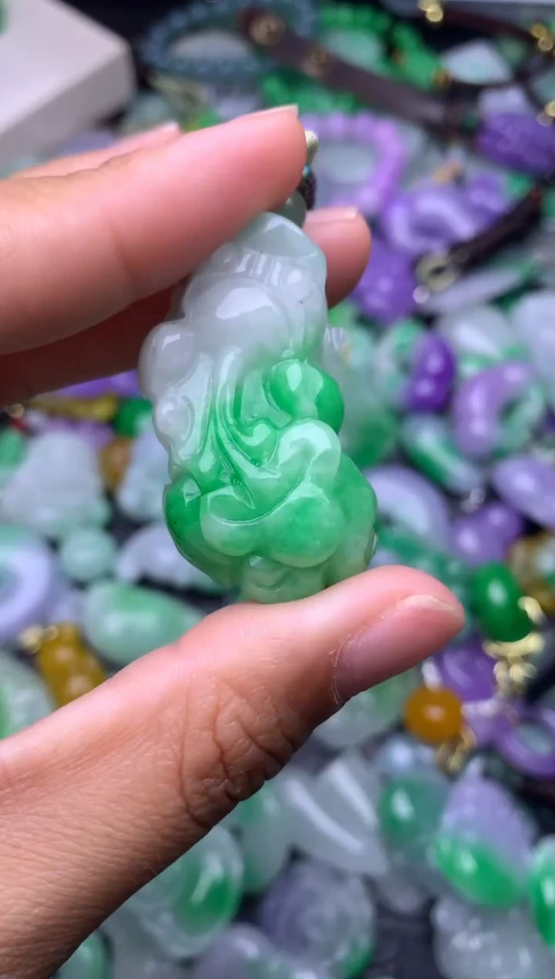 颈饰未镶嵌翡翠缅甸翡翠吊坠