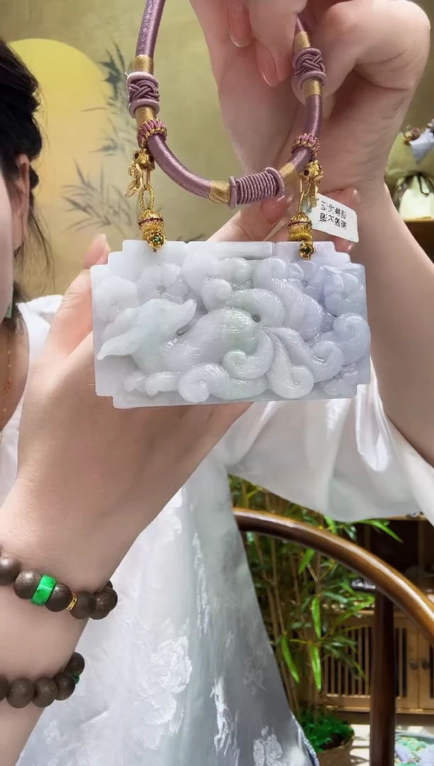 颈饰未镶嵌翡翠吊坠