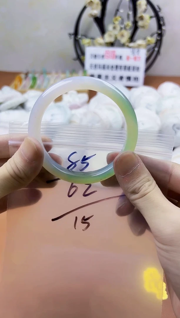 玛瑙/玉髓手镯未镶嵌85