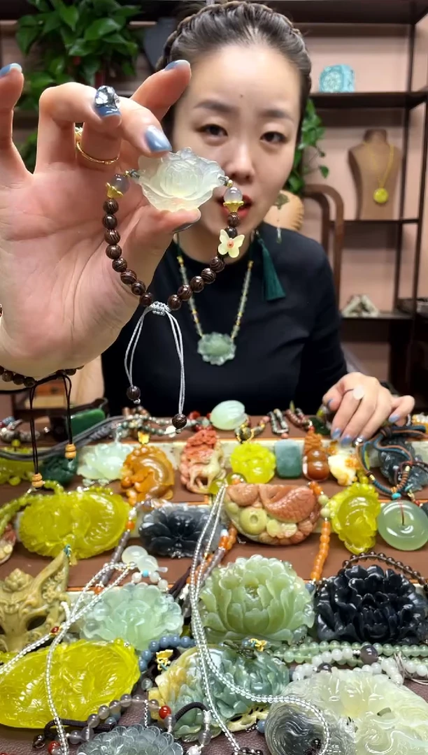 未镶嵌岫玉手牌多样性发货发其中之一