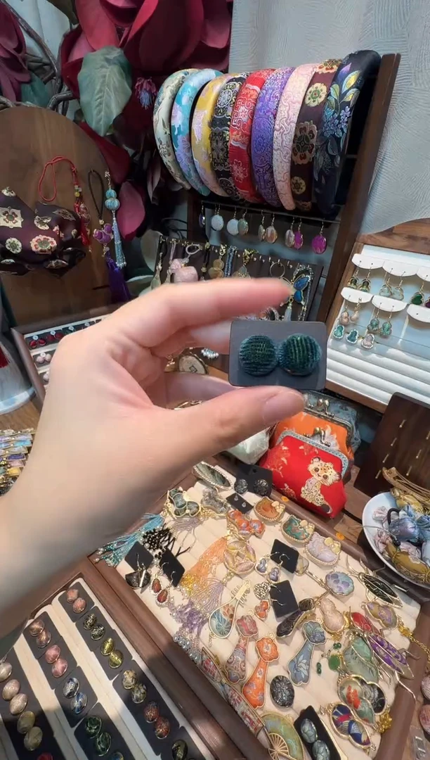 点*～【孤品车12.5】绿色漳绒12毫米耳钉