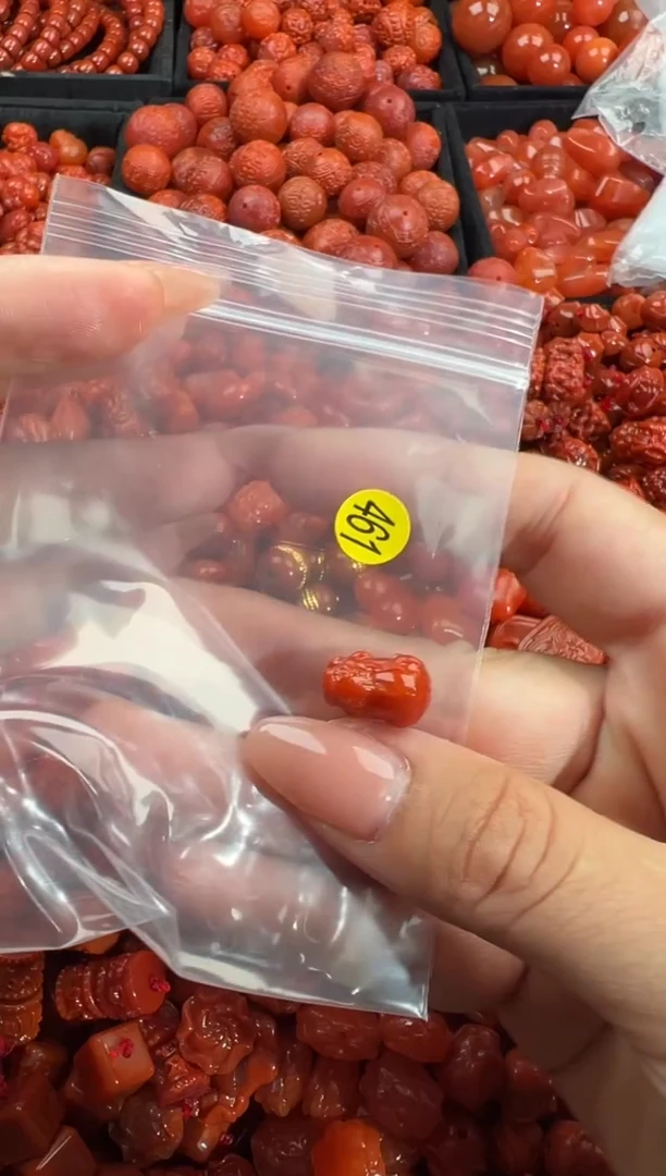 南红玛瑙未镶嵌颈饰1