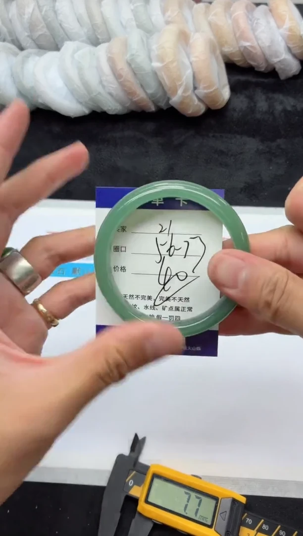 未镶嵌手镯石英质玉21