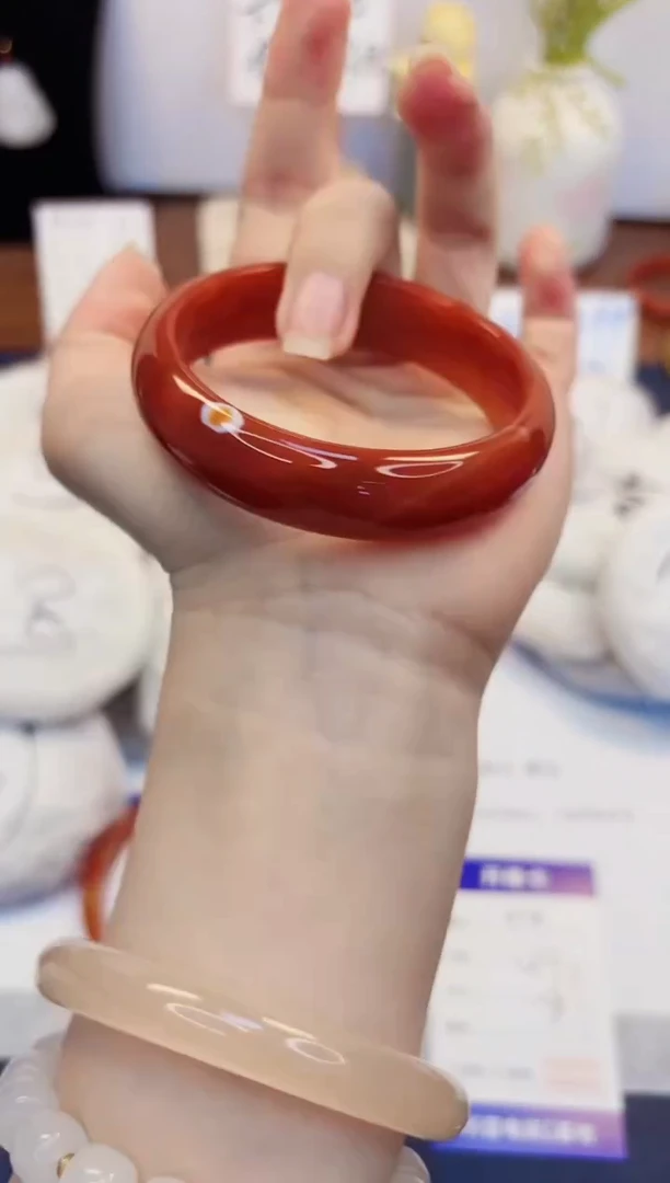 【闪购商品】石英质玉手镯未镶嵌18-玛瑙-圈口56