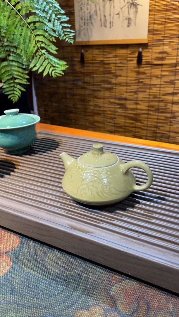 【山隐青瓷】龙窑柴烧壶  浮雕  梅子青窑变  160CC