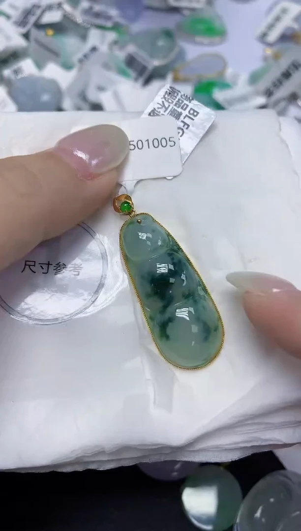 翡翠18K金镶嵌颈饰天然缅甸翡翠A货百元以上9元证书费自理