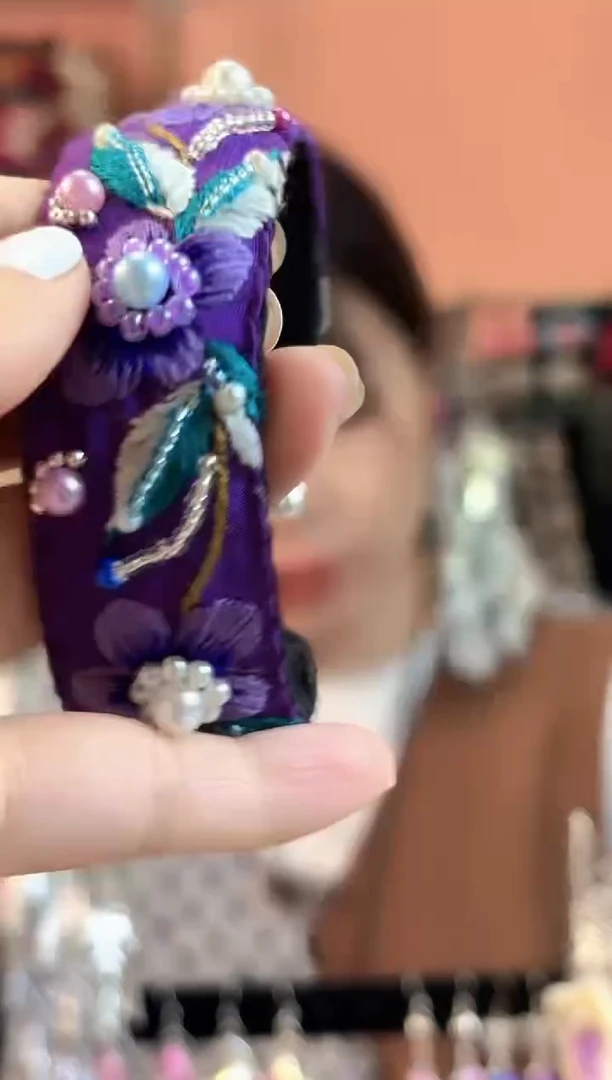 织绣一***欢艺枝独绣老绣饰品189
