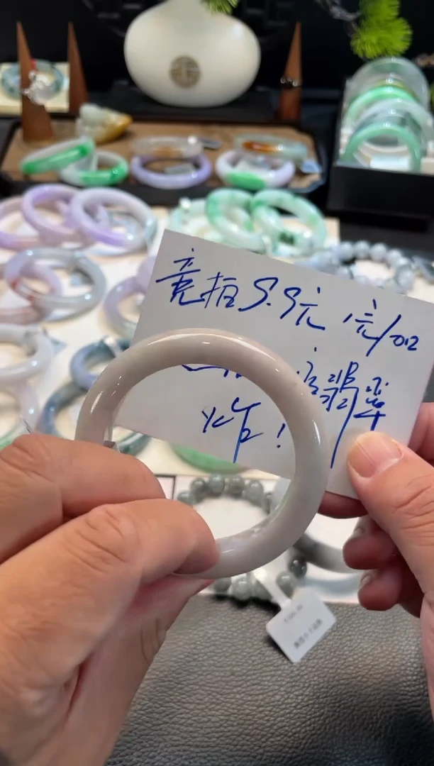 未镶嵌手镯翡翠3号链接 有纹有裂有沙眼扣手 55正圈