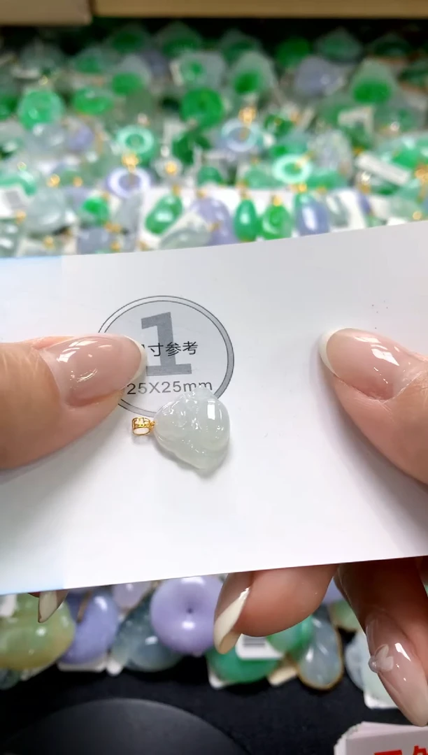 翡翠18K金镶嵌颈饰1111111111111111