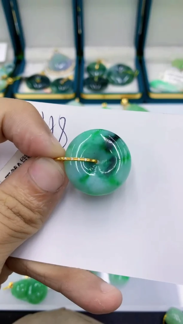 颈饰18K金镶嵌翡翠休*～11111111111