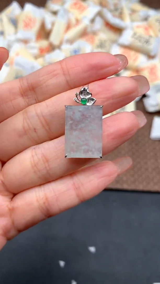 18K金镶嵌挂件翡翠1
