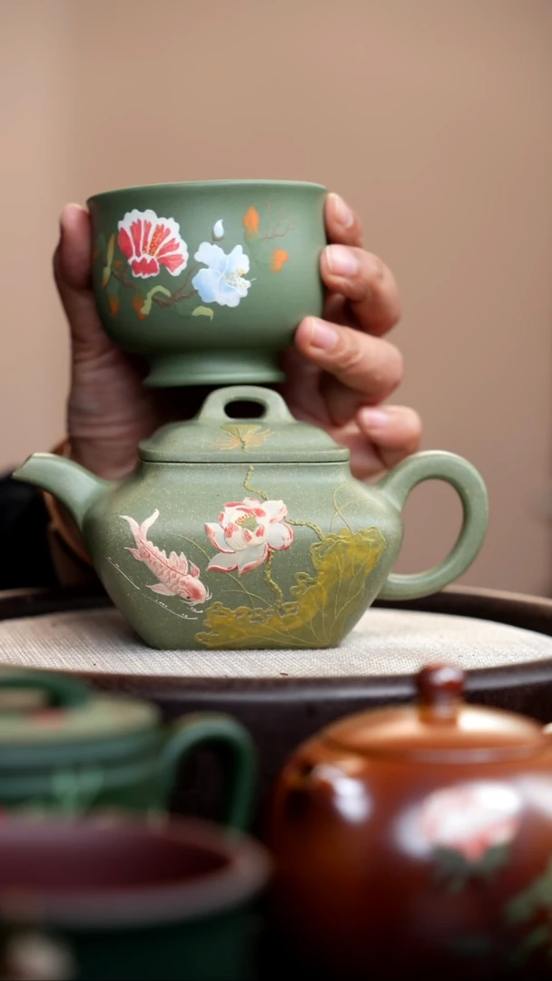 茶壶紫砂豆青砂四方合斗泥绘荷鱼+杯