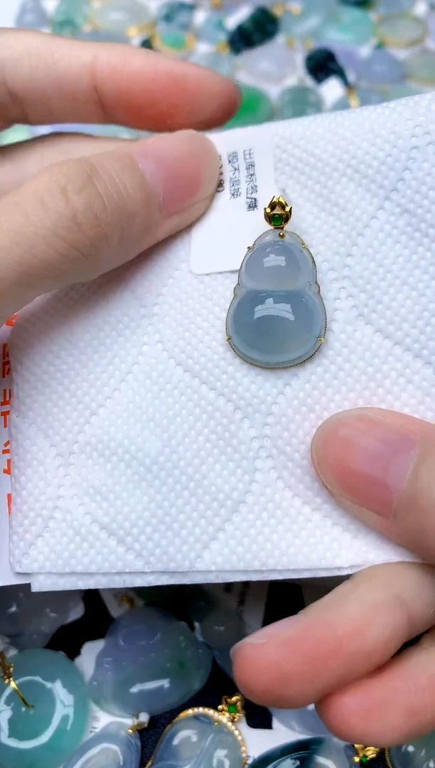 颈饰18K金镶嵌翡翠s***y天然A货翡翠