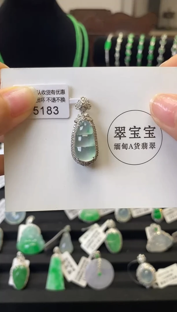 翡翠18K金镶嵌颈饰D5183 福豆 含运营费