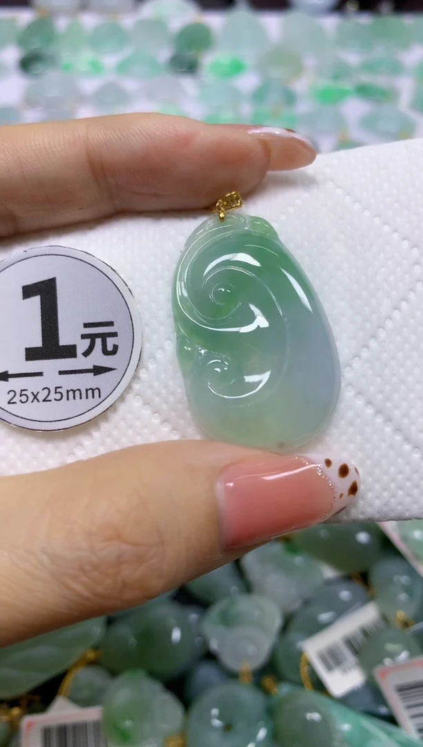 颈饰18K金镶嵌翡翠 天然翡翠A货
