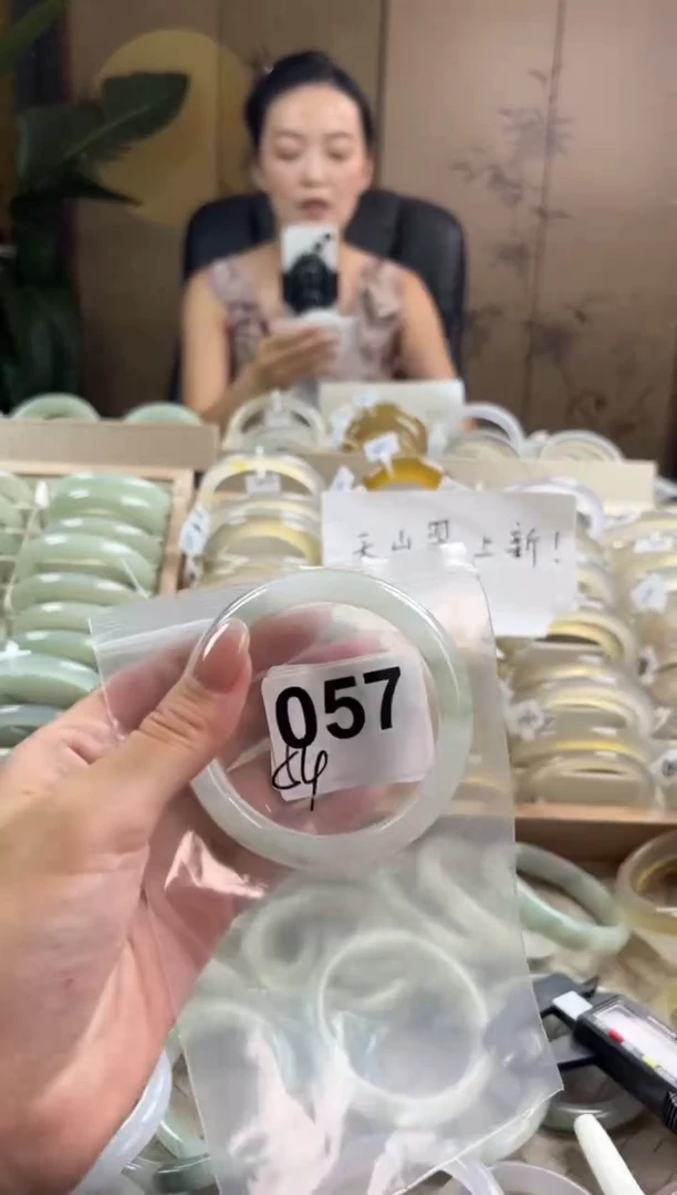 手镯玛瑙/玉髓未镶嵌天山翠默认微抠057