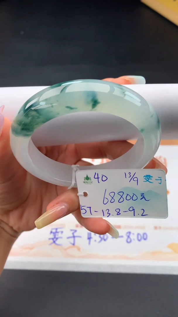 未镶嵌手镯翡翠自带#送人#，联系客服核对地址~