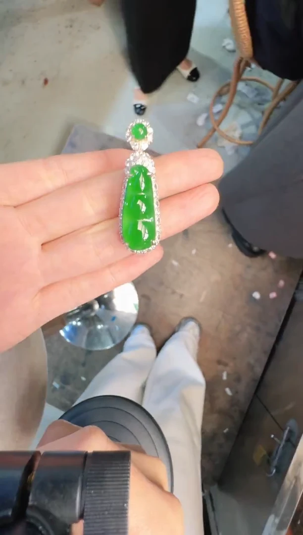 未镶嵌定制翡翠A货有轻微色差属于正常现象，豆子1