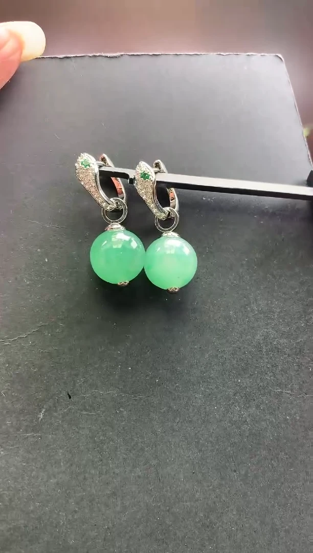 未镶嵌石英质玉耳坠耳坠