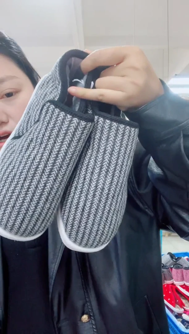 机纳底黑灰条棉鞋42码157号