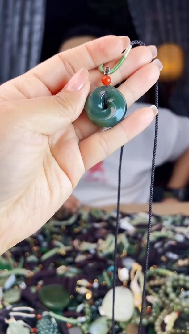 未镶嵌和田玉挂件1