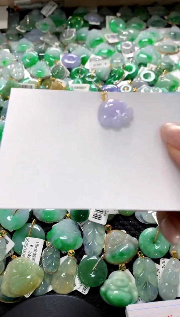 翡翠18K金镶嵌颈饰1111111111111111
