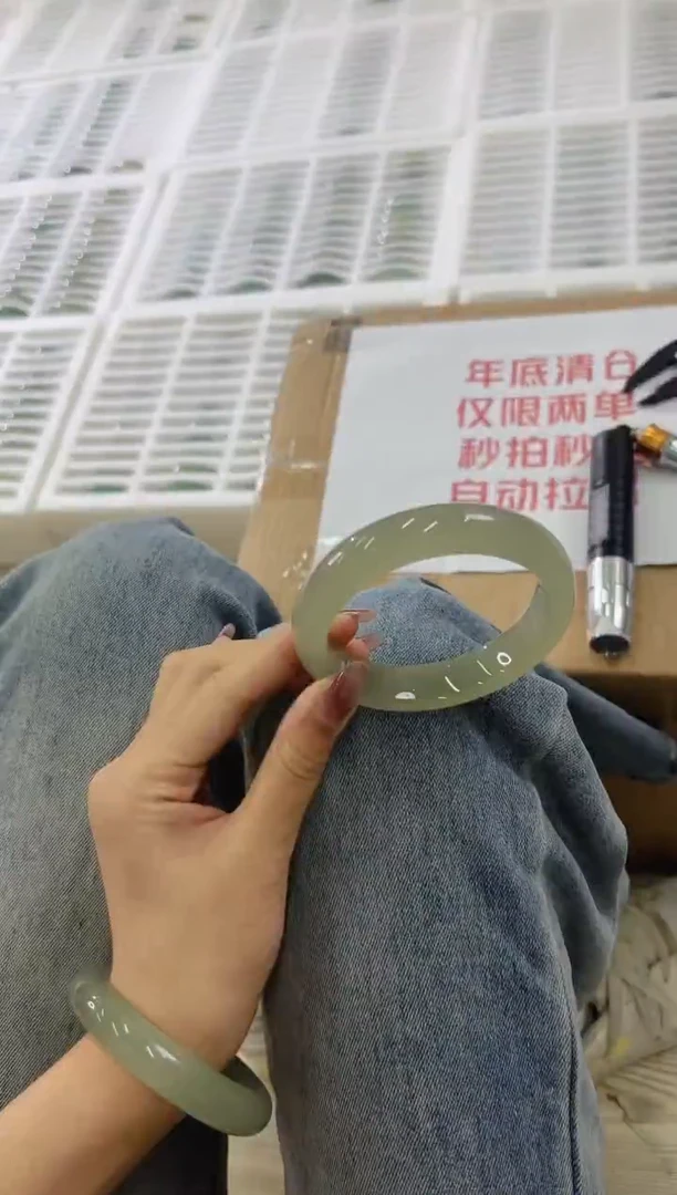 未镶嵌手镯石英质玉31-62D