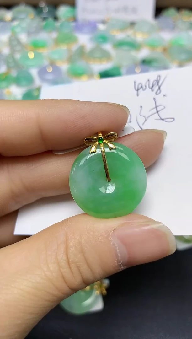 翡翠18K金镶嵌颈饰 天然翡翠A货