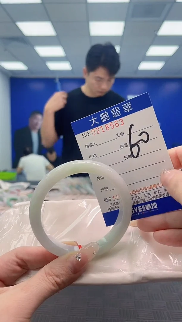 翡翠手镯未镶嵌婉*AAAAAAAAAAAAAAAA