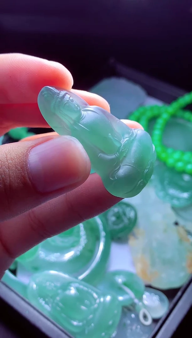 未镶嵌定制翡翠魔*?翡翠毛货定制