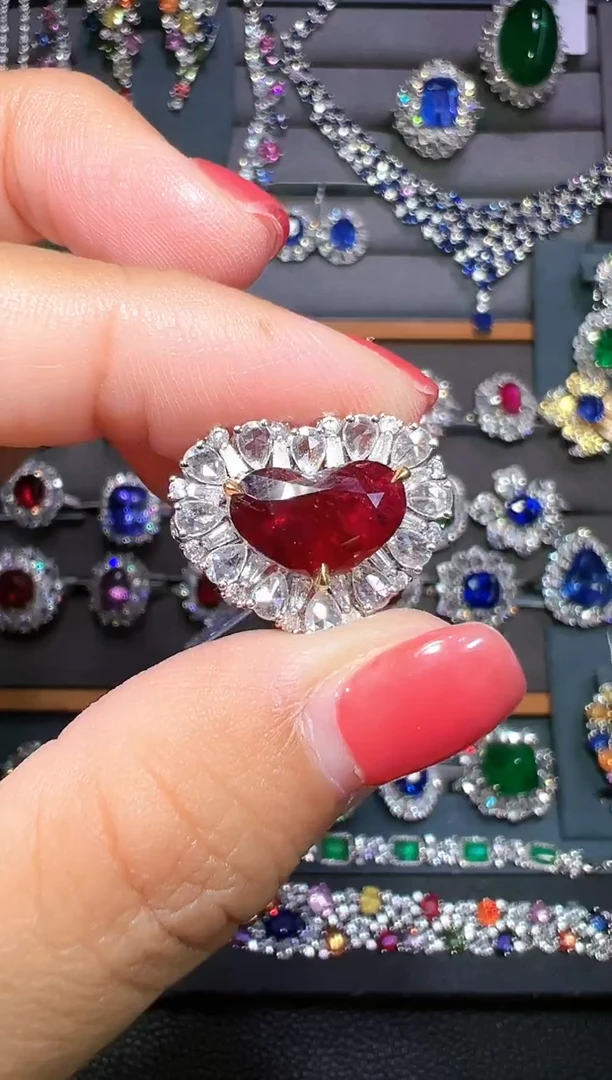 18K金镶嵌戒指红宝石4.13ct/AIGS/无烧鸽血红