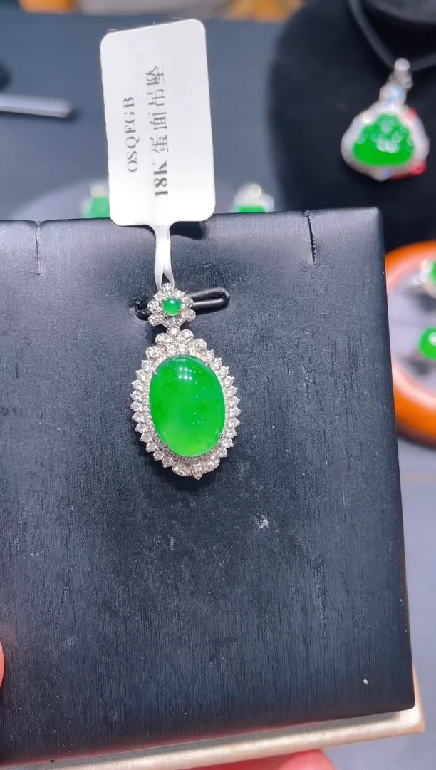 翡翠18K金镶嵌颈饰翡翠A41