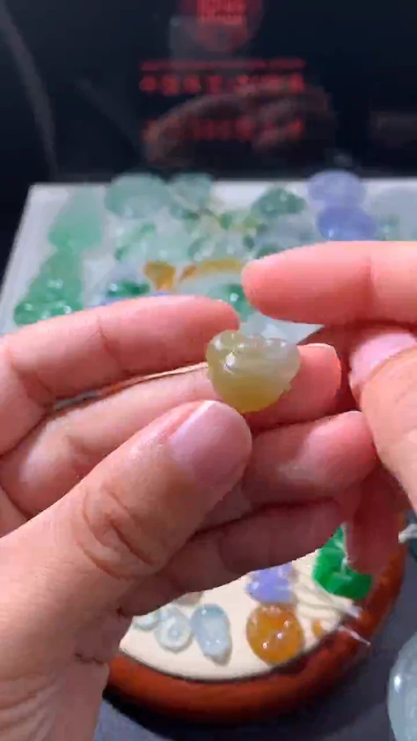 未镶嵌定制翡翠