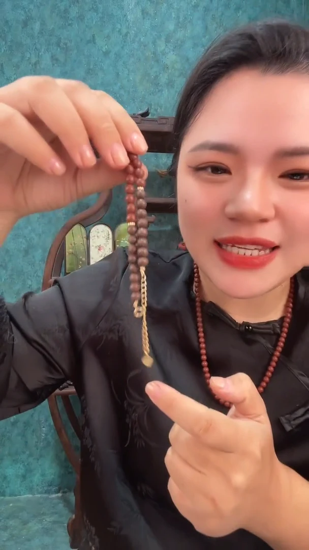 泥塑红麝香方脚链