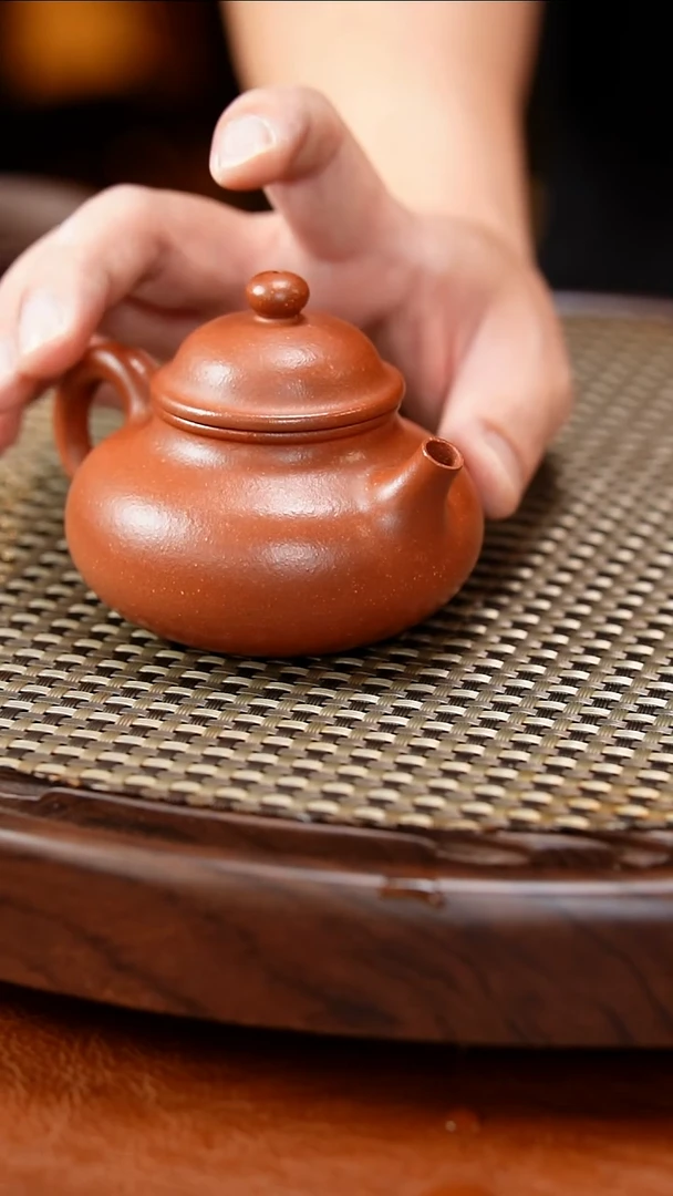 茶壶紫砂红降坡容天紫砂壶140CC左右